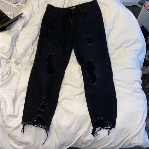 Fashion Nova Boyfriend Jeans - Picture 2 of 8